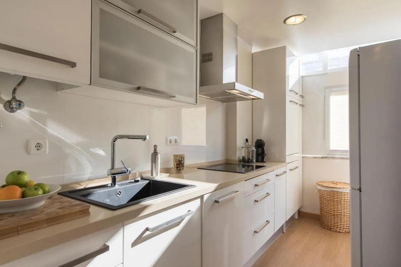 Lovelystay - 2 Bedroom Belem Wonder Lisbon 0*,  Portugal